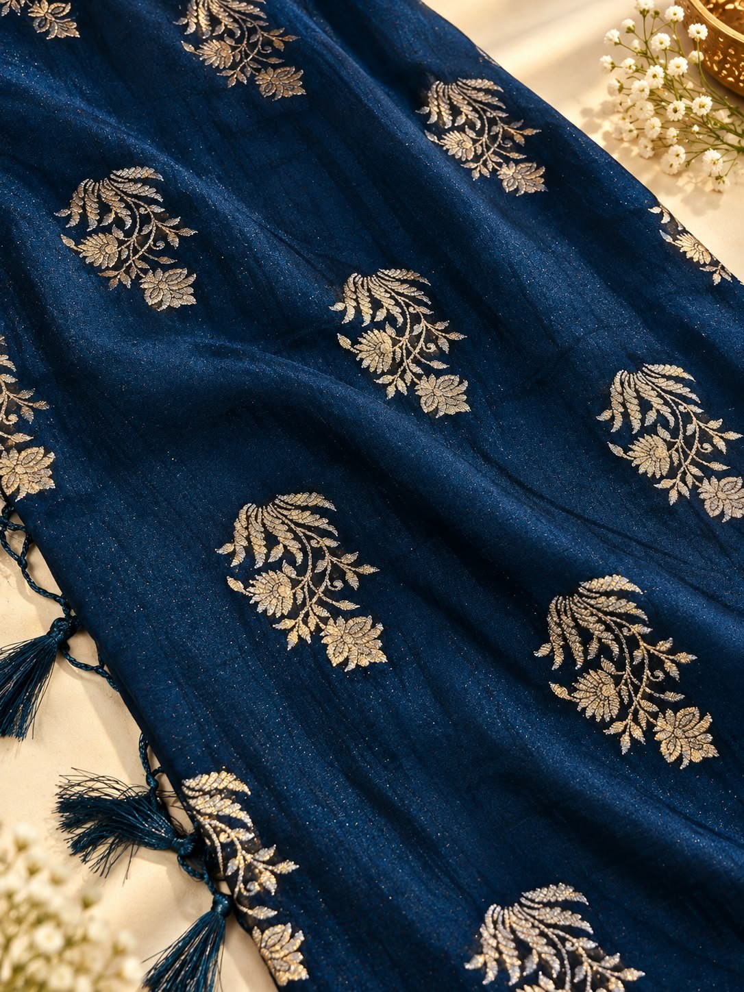 Elegant Dola Silk Saree - Image 2